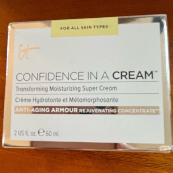 it Cosmetics Confidence in a Cream Gift Set and metallic pink Tote - Picture 3 of 10